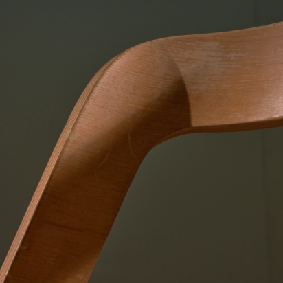 Curved Backrest Chair