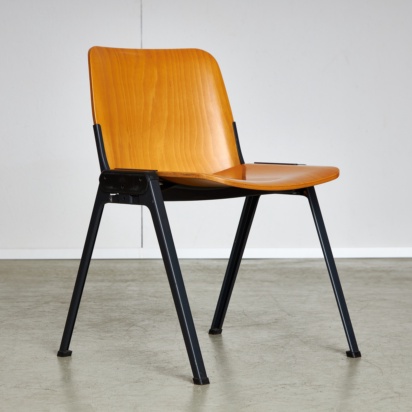 Serie K Stackable Desk Chairs