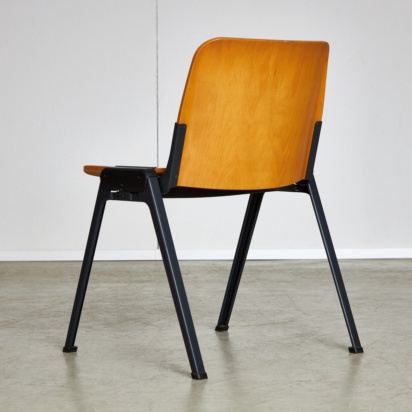 Serie K Stackable Desk Chairs