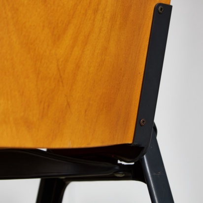 Serie K Stackable Desk Chairs